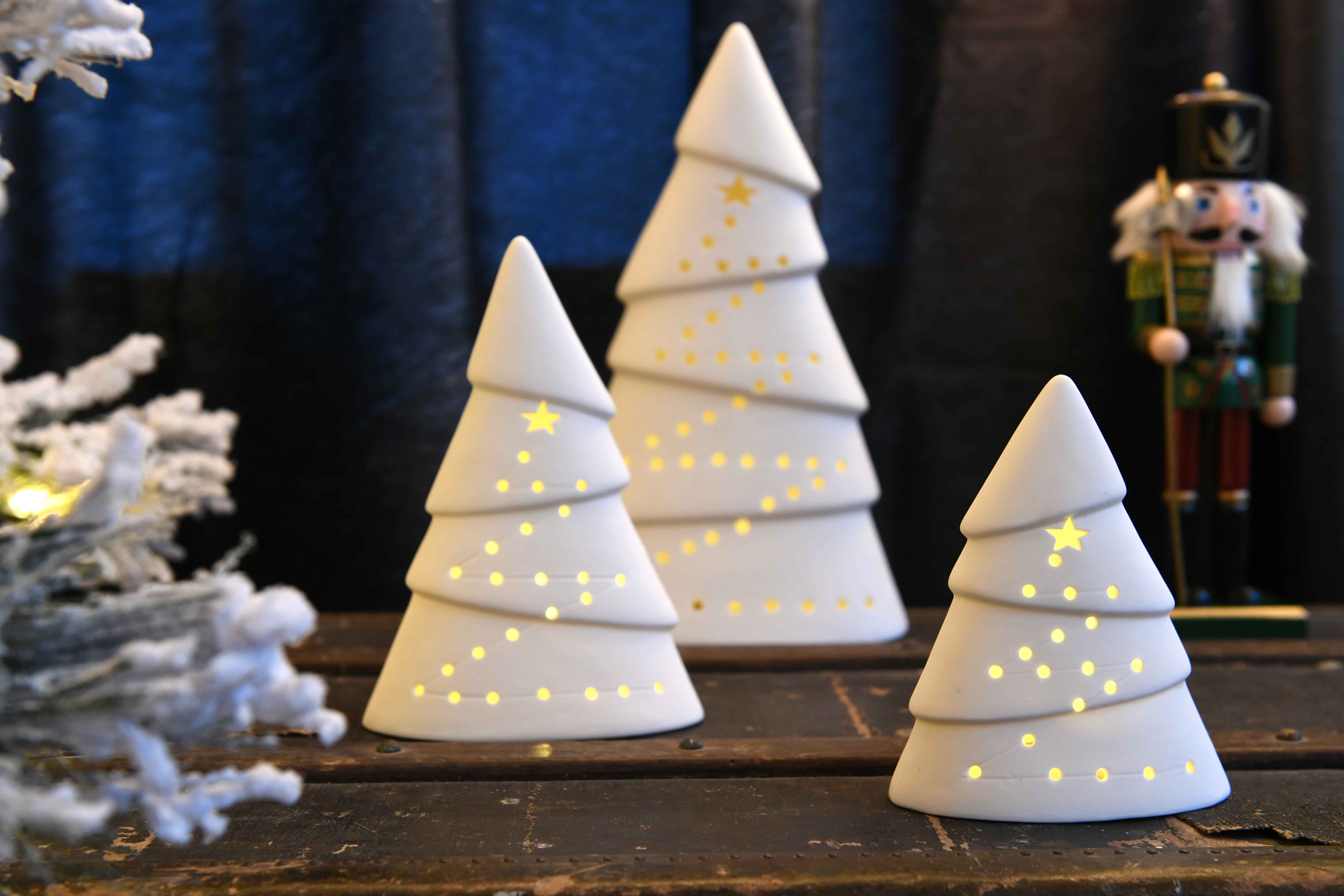 Sapin lumineux Led Hampton pour vitrine à NICE dans les Alpes Maritimes -  Vente et livraison de décorations de Noël pour professionnels - Vosta  Illuminations