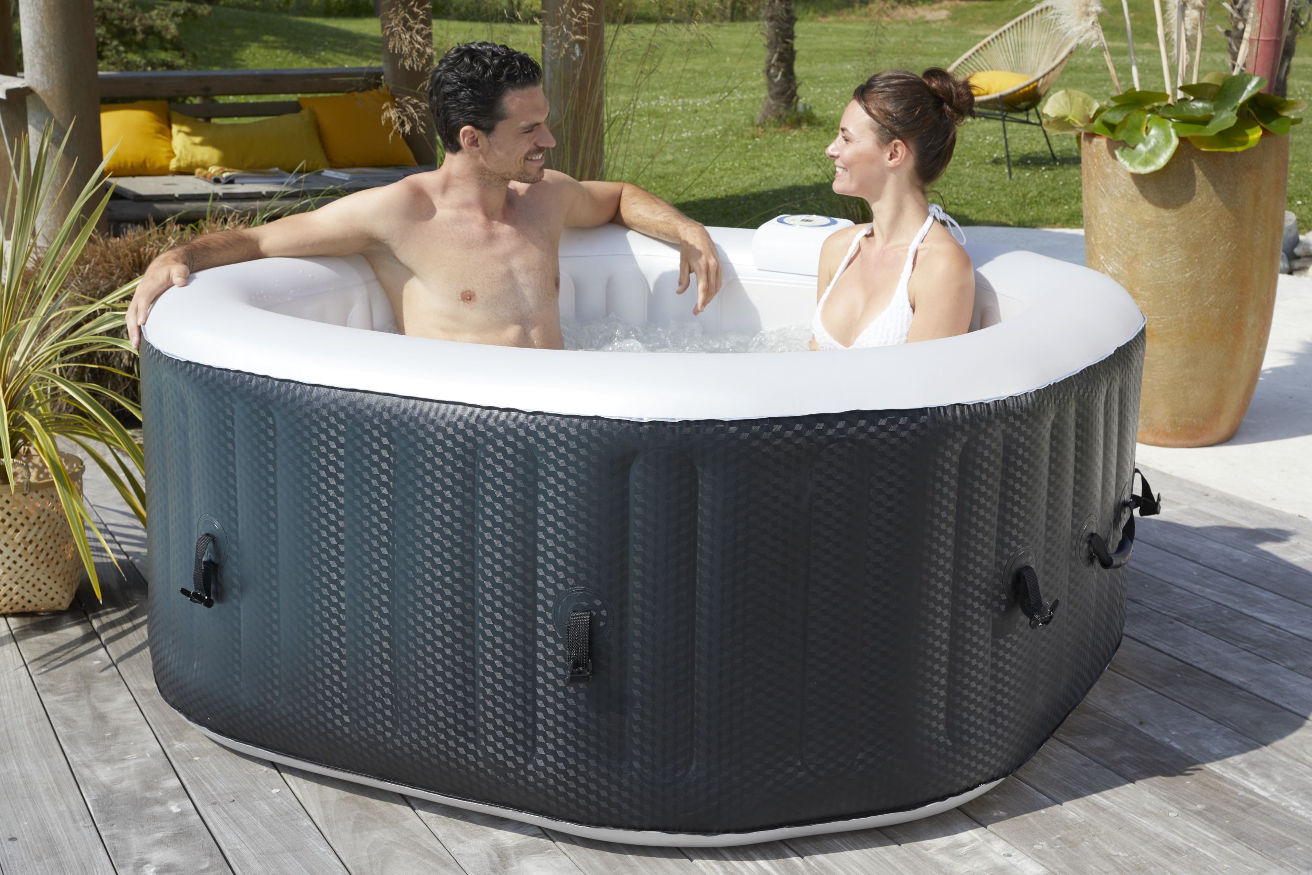 Spa gonflable Xtra rond Bulles 8 places - Infinite Spa
