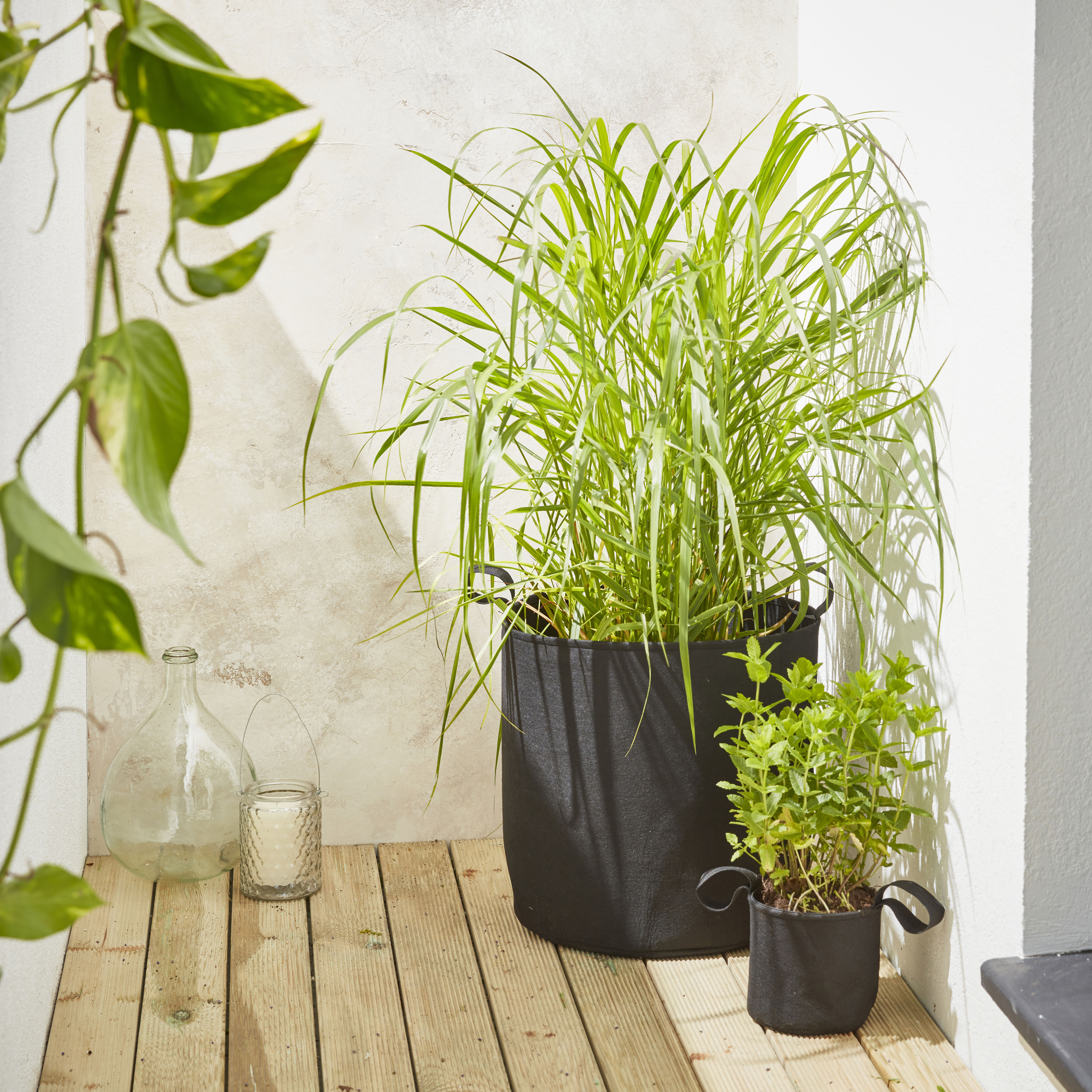 Aménagez vos extérieurs avec nos jardinières en terre cuite - Amadera  Taille 62 cm x 36 cm x 25 cm de haut