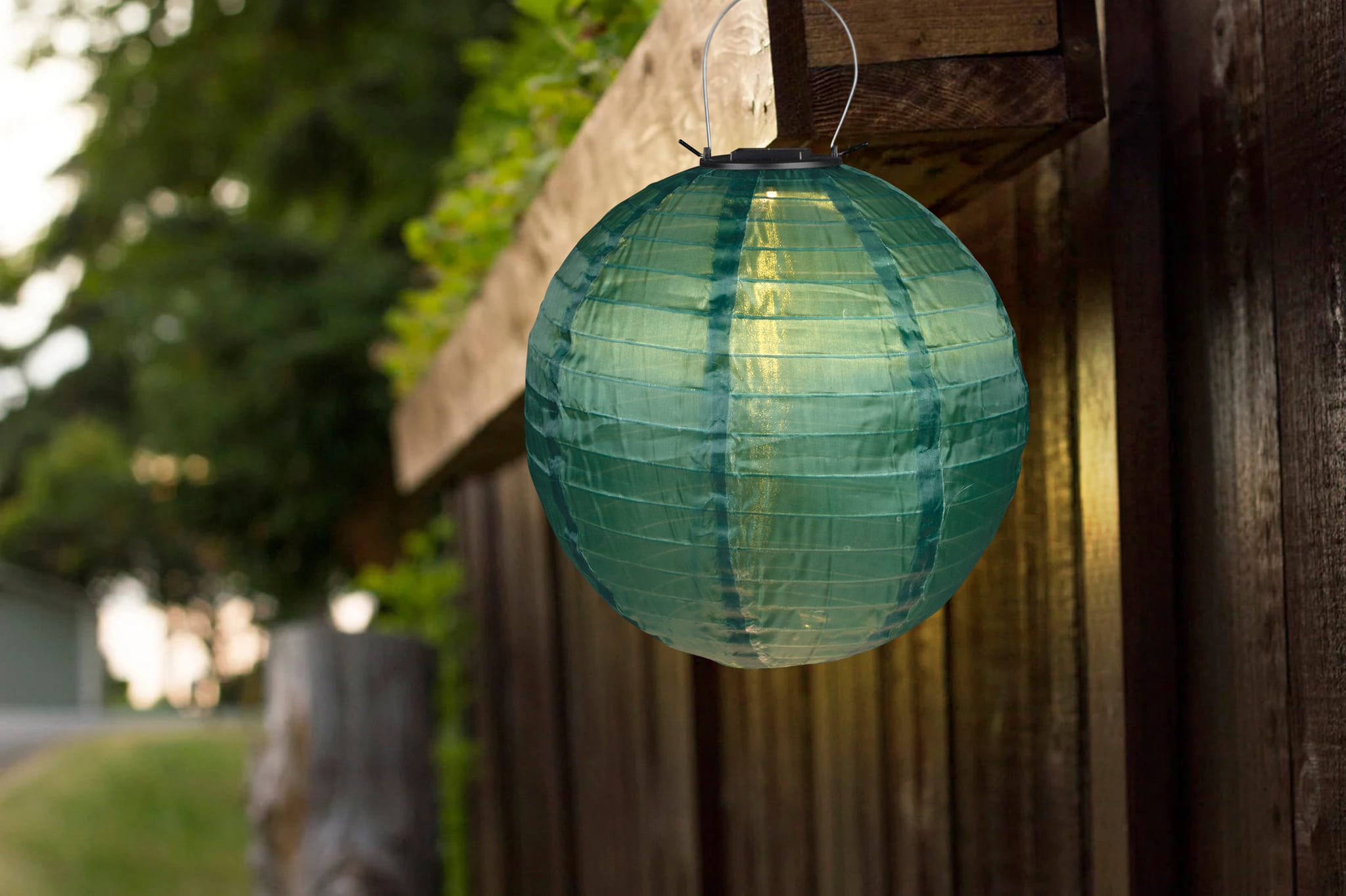 Lampion solaire suspendu vert pin - ECLOZ